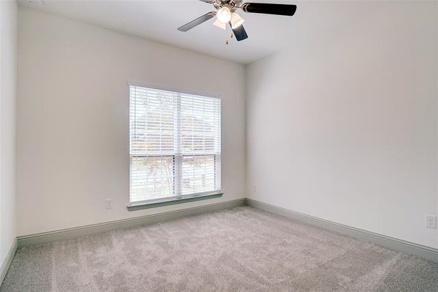 Building Photo - 219 Community Dr