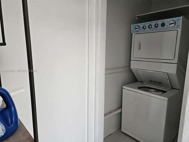 Building Photo - 4512 Sea Grape Dr