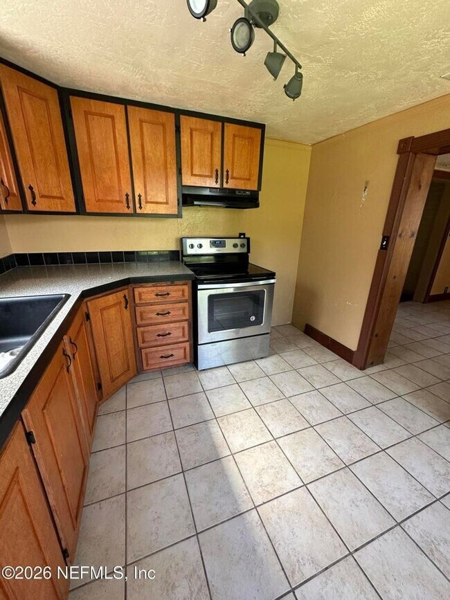 Building Photo - Private Retreat!