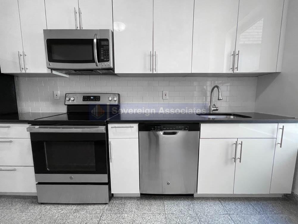 Building Photo - 664 W 163rd St