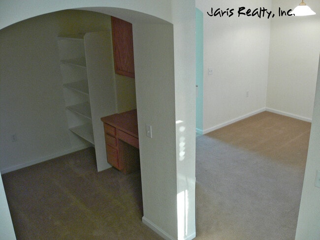 Building Photo - Fabulous Dual-Suite Red Hawk Town-home w/G...