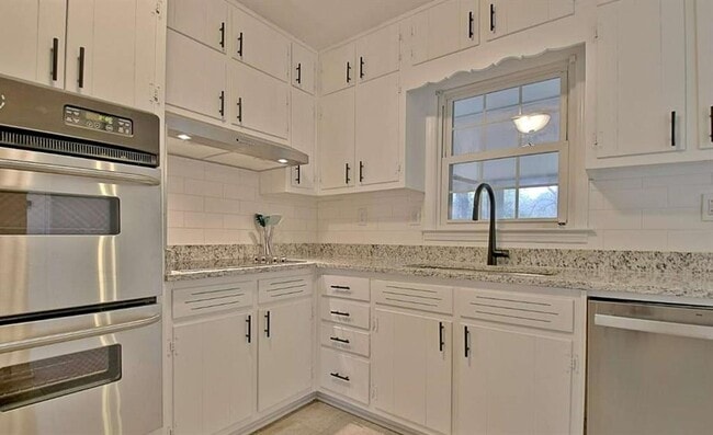 Building Photo - 4710 Navaho Cir