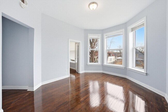 Building Photo - 7242 S May St