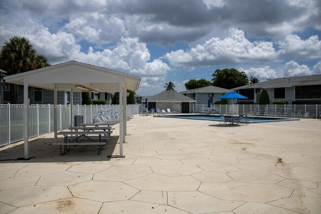 Building Photo - 9731 Hammocks Blvd