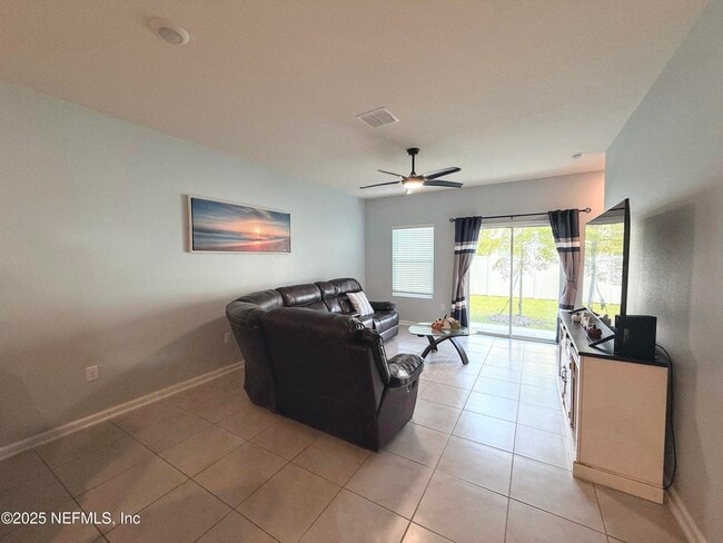 Building Photo - 33 Summer Daze Dr