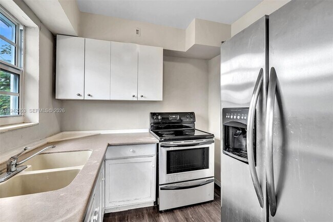 Building Photo - 1451 NE 170th St