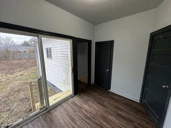 Building Photo - 939 Cunningham-