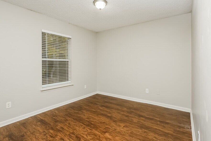 Building Photo - 7811 Invermere Blvd N