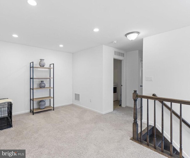 Building Photo - 25 Larkspur Ln