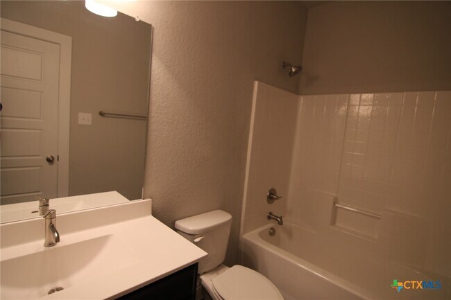 Building Photo - 542 Creekside Frst