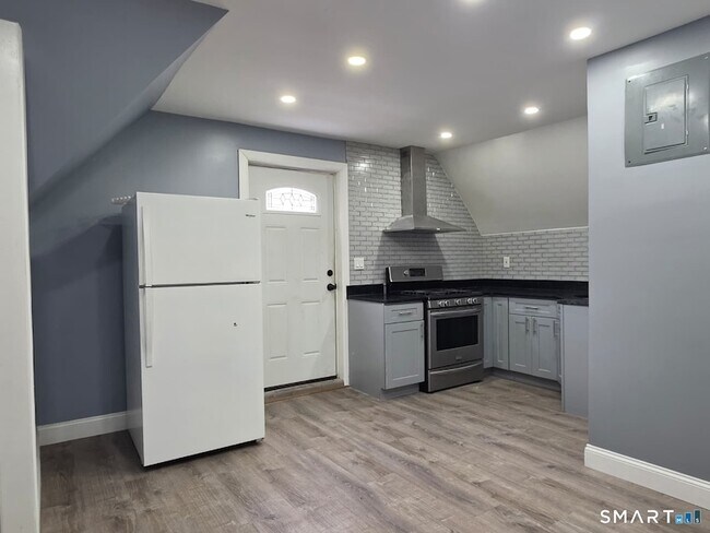 Building Photo - 979-981 Hancock Avenue Unit 3