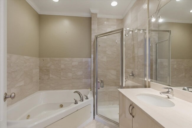 Building Photo - 36 S Ashland Ave