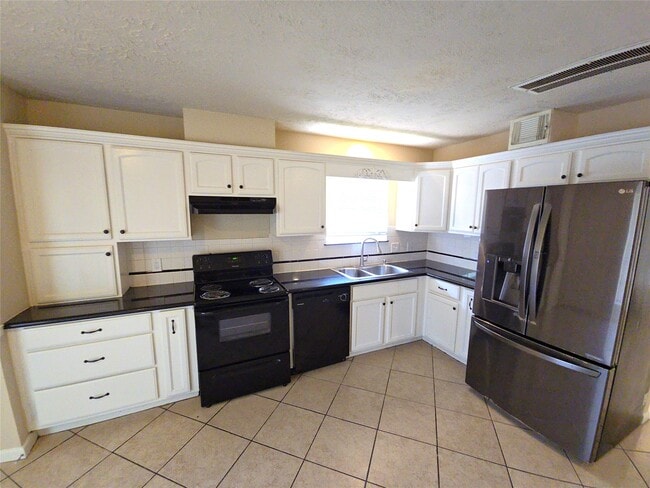 Building Photo - 4718 Reynaldo Dr