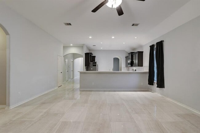 Building Photo - 632 Pedernales St
