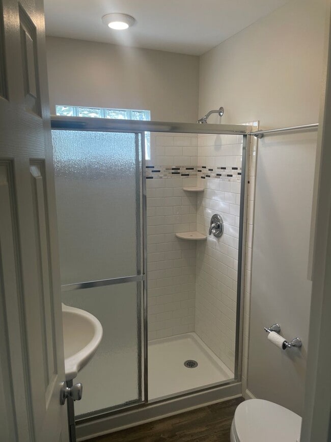 Building Photo - AVAILABLE NOW!! 4 Bed 1.5 Bath Home IN South Park