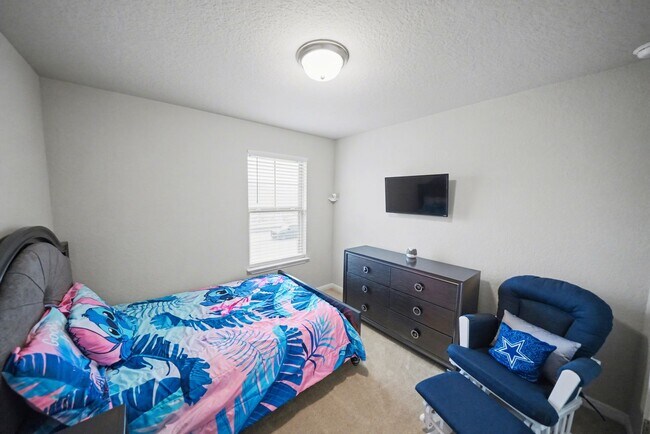 Building Photo - Stylish & Spacious 5-Bed in Prime Schertz Location! - Realtor Commission: $500