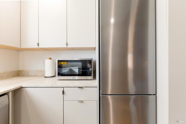 Building Photo - 291 W Thomson Ave