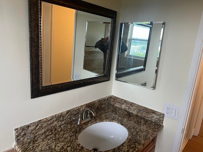 Building Photo - 3300 N Palm Aire Dr