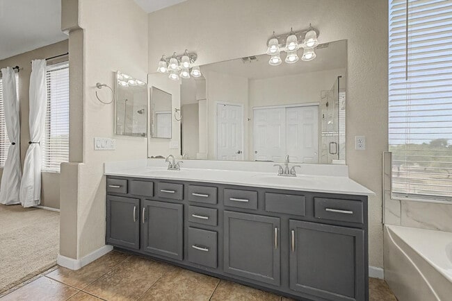 Building Photo - 6029 W Morrow Dr