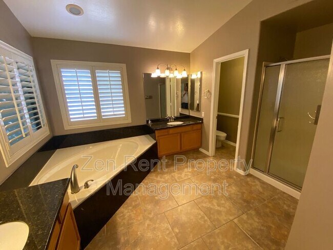 Building Photo - 426 S Burk St