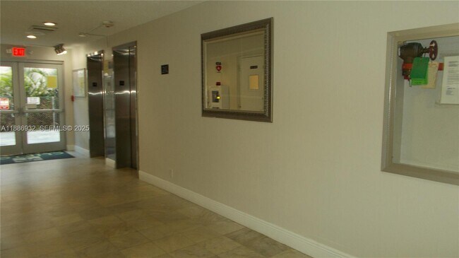 Building Photo - 3161 S Ocean Dr