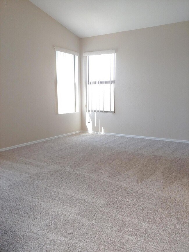 Building Photo - 1922 N 106th Ln