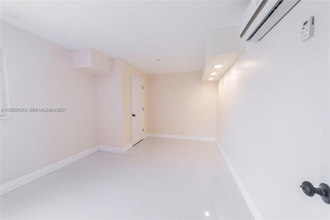 Building Photo - 1748 NE 180th St