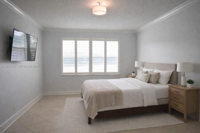 Building Photo - 3279 Huntington