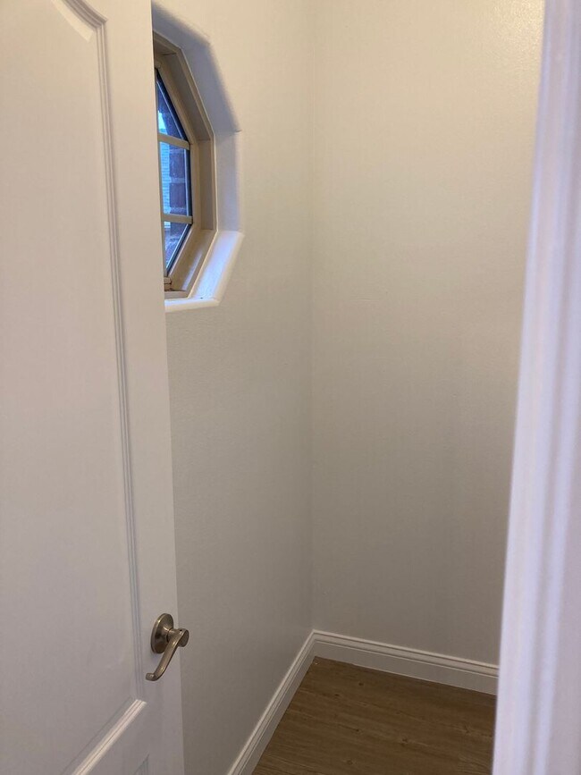 Building Photo - 3 bedroom 2 bath modern style home minutes from Centerton Main!!