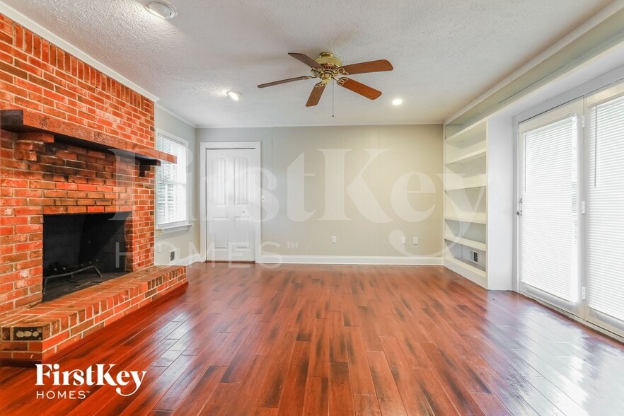 Building Photo - 2738 N Bogan Rd NE