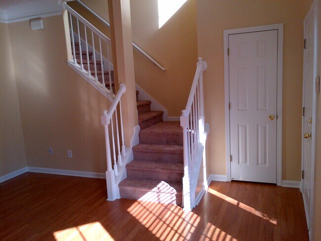 Building Photo - 132 Benfield Cir SE