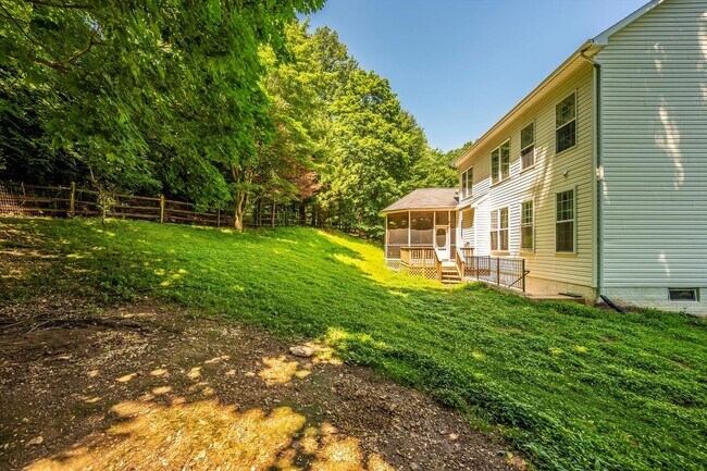 Building Photo - *Open House* 6/20 12-1 PM *