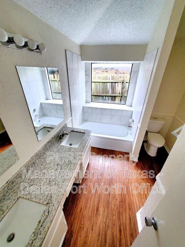 Building Photo - 8005 Meadowlark Ln