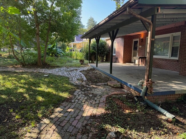 Building Photo - 3 Bedroom Ranch - Charming Country Living ...