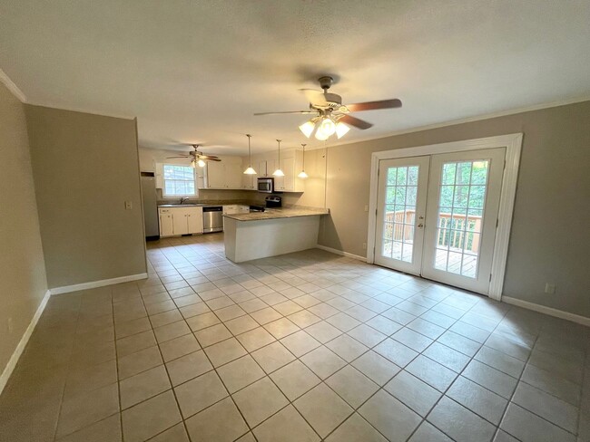 Building Photo - Forest Acres Home