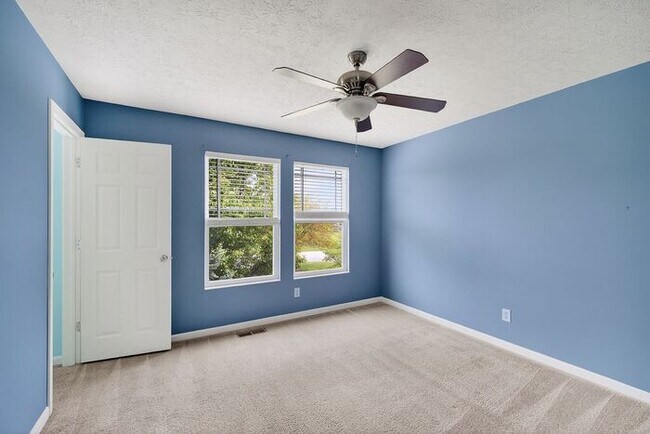 Building Photo - Quiet, comfort living in Westfield
