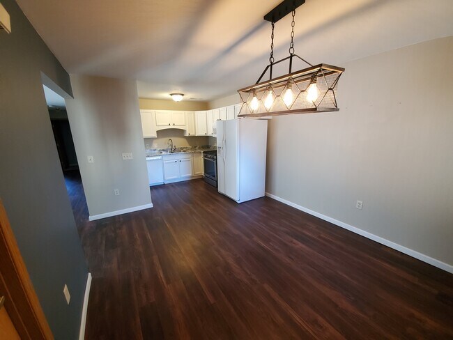 Dining Room - 956 Roseland Dr