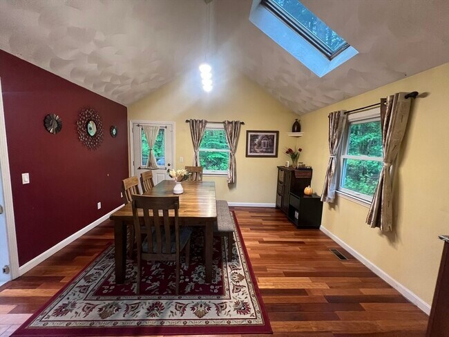 Building Photo - 45 Winterberry Way