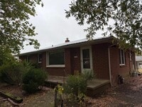 Building Photo - 1312 Standish St