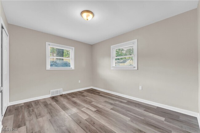 Building Photo - 1253 Hilltop Dr