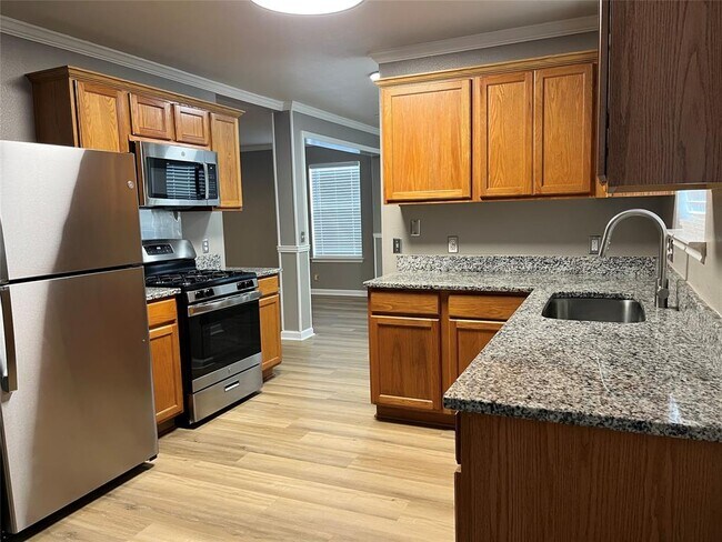 Building Photo - 15106 Chamberlain Ct
