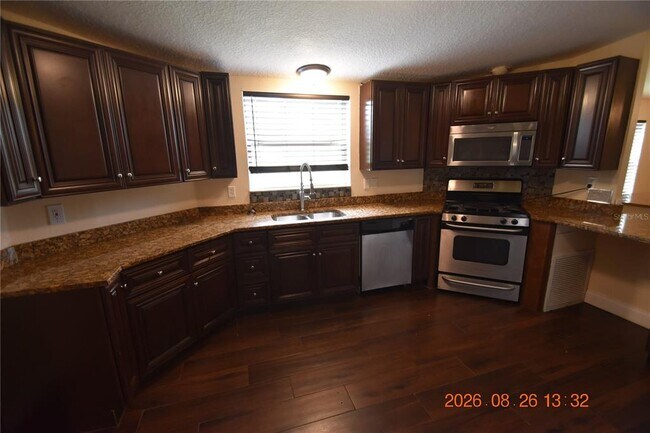 Building Photo - 12106 Waterview Dr
