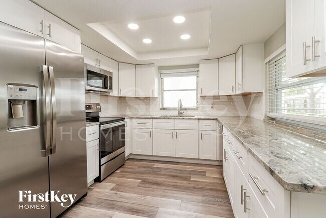 Building Photo - 9305 Ledgestone Ln