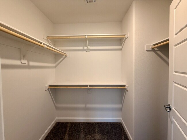 Building Photo - 3 BED 2.5 BATH 2 CAR GARAGE TOWNHOUSE W/ LOFT IN HENDERSON CADENCE COMMUNITY FEAT. COMMUNITY POOL!