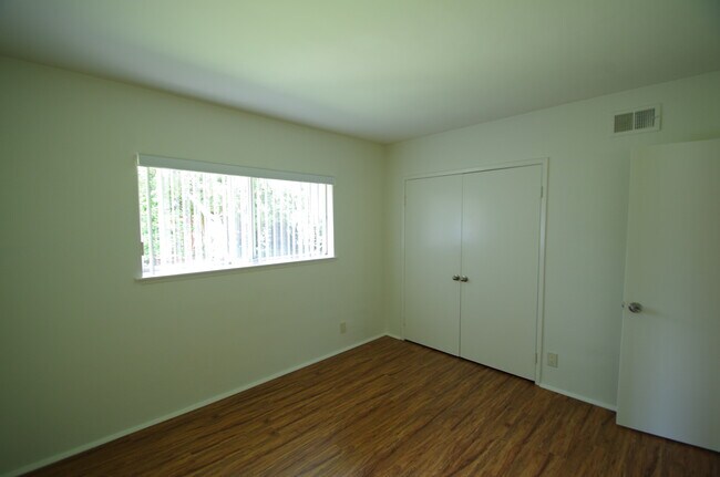 Building Photo - 1072 Hendrix Ave