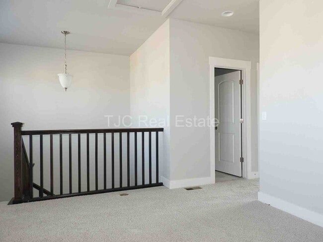 Building Photo - Central Park Home for Rent! Mountain Views!