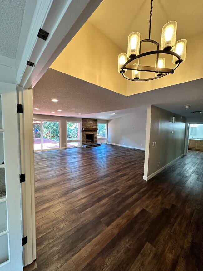 Building Photo - 14815 SW 141st Ave