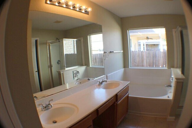 Building Photo - 2200 Bakers Way