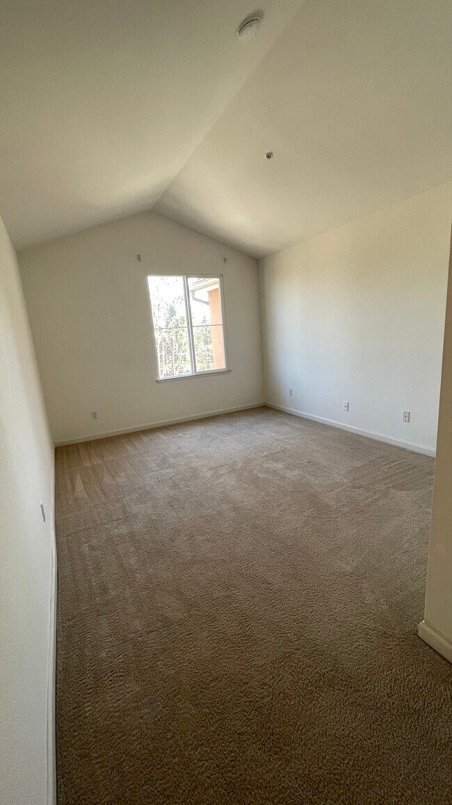 Building Photo - 2255 Showers Dr