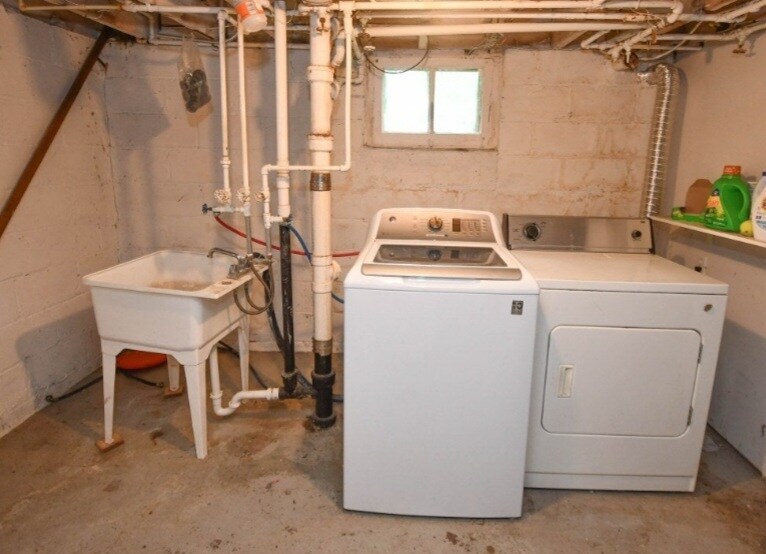 Building Photo - 3332 S Whitnall Ave